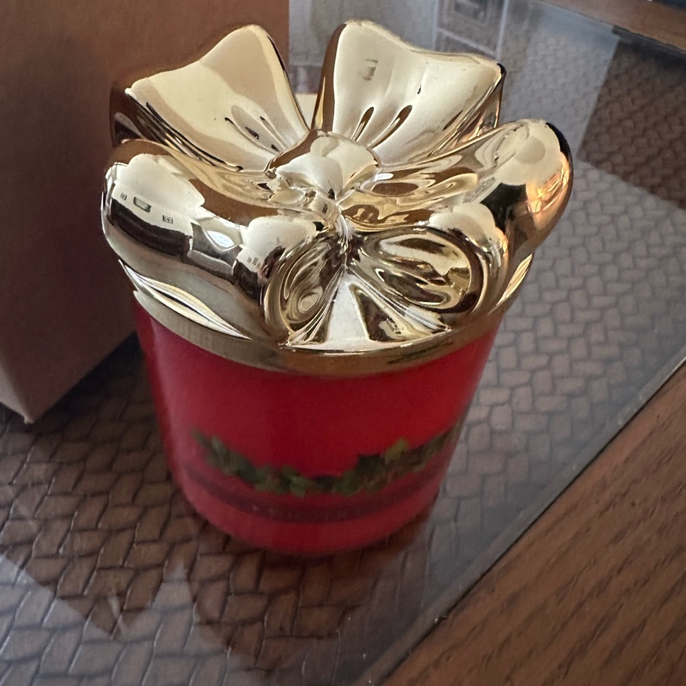 Bath & Body Works Gold and Red Decorative Winter Candy Apple Candle. Gold Bow